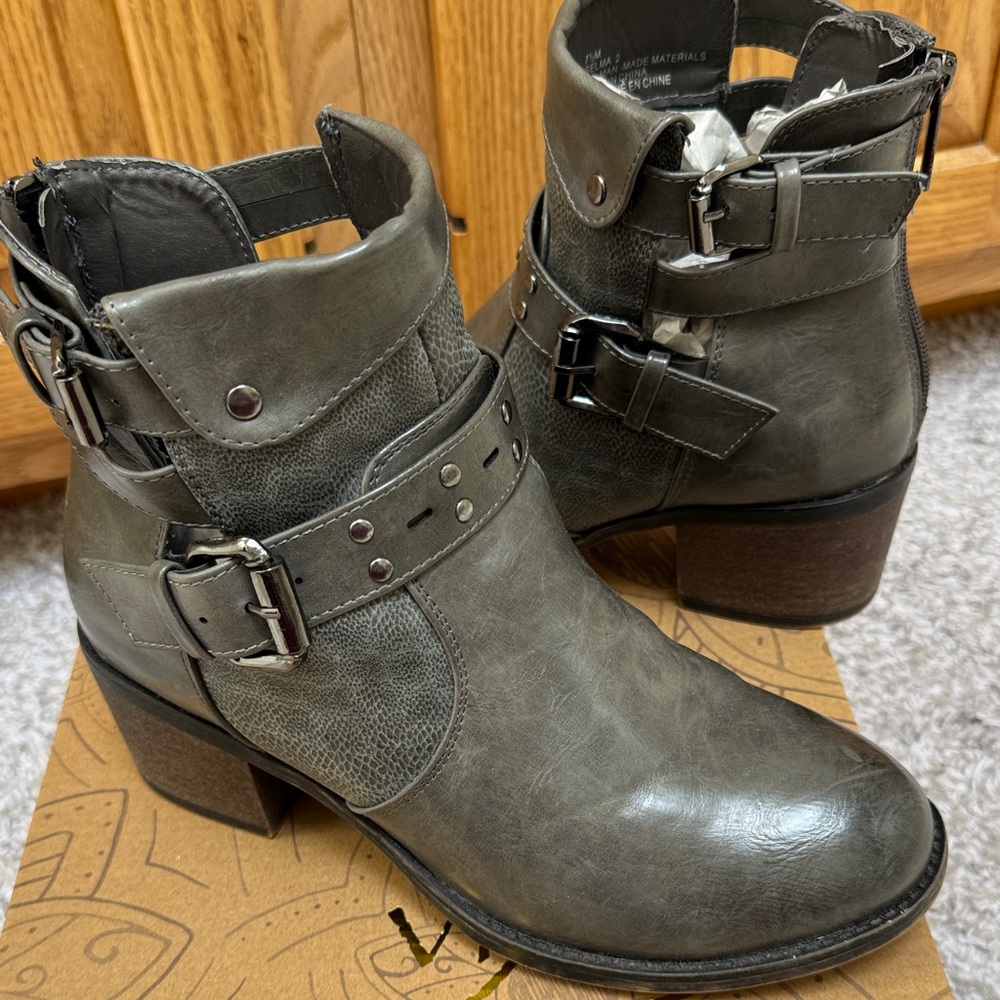 Vintage 93 gray boots